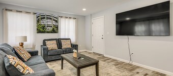2 Mi to Dtwn Attleboro: Pet-friendly Apt!