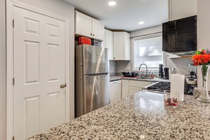 Apartment (3 Bedrooms) | Interior - 2 Mi to Dtwn Attleboro: Pet-friendly Apt! (Attleboro)