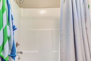 House (3 Bedrooms) | Interior - 7 Mi to Beach: Cozy Home w/ Yard in Englewood! (Englewood)