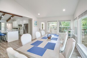 Interior - Lake Hamilton Views: Hot Springs Family Home! (Hot Springs)