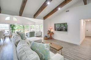 Interior - Lake Hamilton Views: Hot Springs Family Home! (Hot Springs)