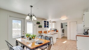 Hús (2 Bedrooms) | Að innan