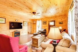 Apartment (2 Bedrooms) | Interior - 18 Mi to Red River Gorge: Beattyville Retreat (Beattyville)
