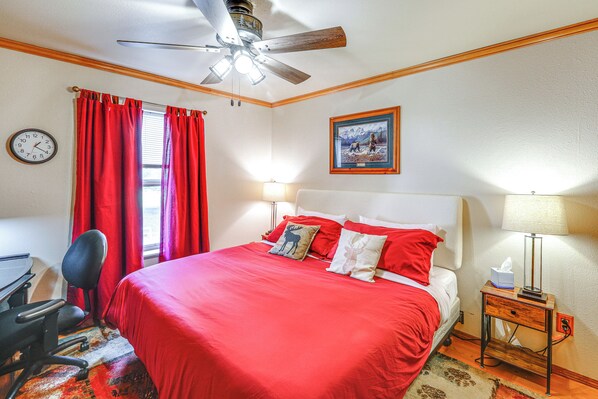 House (4 Bedrooms) | Interior - Family Retreat 2 Mi to Santa's House: Pets Welcome (North Pole)