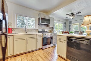 House (5 Bedrooms) | Interior