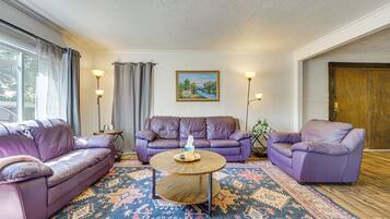 House (5 Bedrooms) | Interior