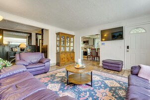 House (5 Bedrooms) | Interior