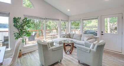 Lake Hamilton Views: Hot Springs Family Home!