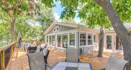 Lake Hamilton Views: Hot Springs Family Home!