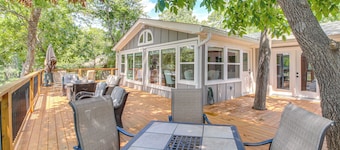 Lake Hamilton Views: Hot Springs Family Home!