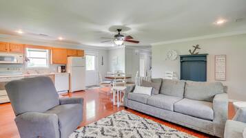 House (2 Bedrooms) | Interior