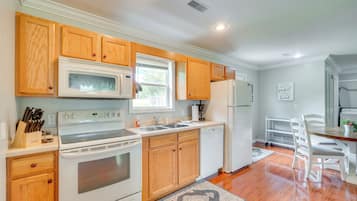 House (2 Bedrooms) | Interior