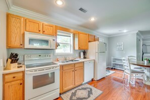 House (2 Bedrooms) | Interior