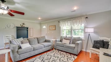 House (2 Bedrooms) | Interior