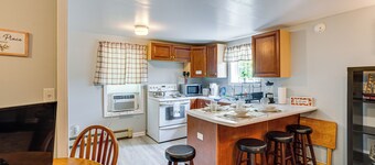 Honey Bee Farm On-site: Susquehanna Valley Apt!