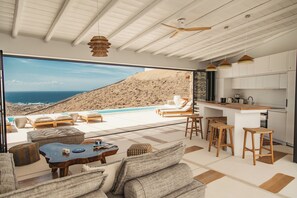 TV màn hình phẳng 35-inch có truyền hình cáp, Netflix, dịch vụ stream 