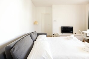 32-inch flat-screen TV with digital channels - JOIVY Padova Porta San Giovanni (Padova)