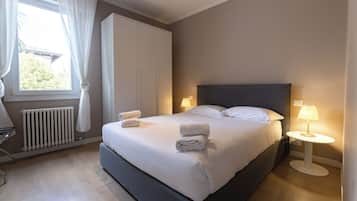 Iron/ironing board, free WiFi, bed sheets