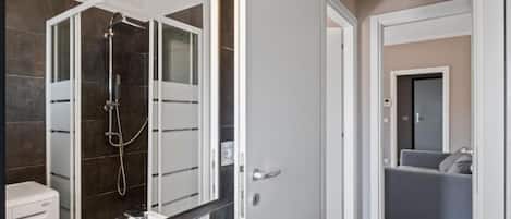 Departamento, 1 cama matrimonial y sofá cama, balcón | Baño | Regadera, amenidades de baño gratuitas, secadora de cabello, bidet