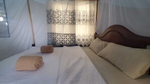 Standard Double Room, Balcony, Lake View | Desk