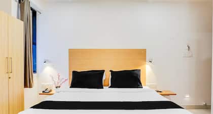 Super Townhouse Hadapsar Savali Inn