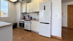 Refrigerador, microondas, horno, lavavajillas