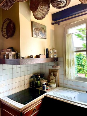 Micro-ondes, four, plaque de cuisson, lave-vaisselle