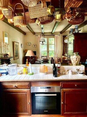 Micro-ondes, four, plaque de cuisson, lave-vaisselle