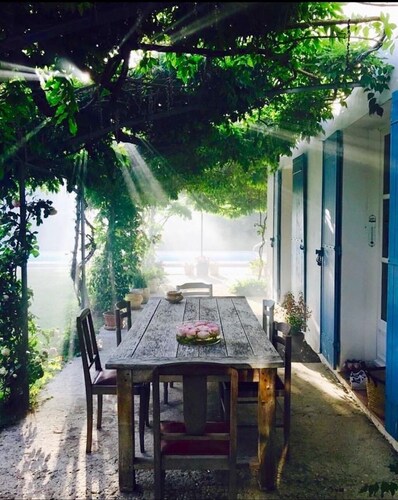 La villa des fleurs à Breuillet - sleeps 8 - garden - swimming pool