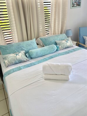 3 bedrooms, desk, iron/ironing board, travel crib