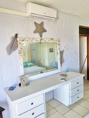 3 bedrooms, desk, iron/ironing board, travel crib