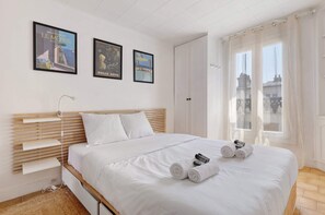 1 habitación, tabla de planchar con plancha, cuna de viaje y wifi 