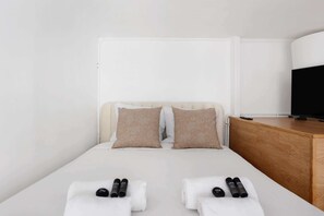 1 bedroom, iron/ironing board, travel cot, WiFi