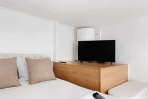 1 bedroom, iron/ironing board, travel cot, WiFi