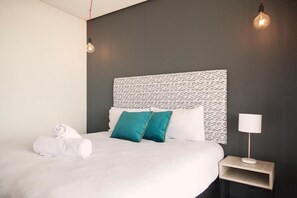 Soundproofing, free WiFi - wex 1 (Cape Town)