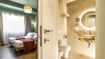 Classic Twin Room | Desk, laptop workspace, free WiFi