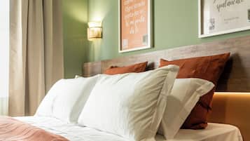 Classic Room | Desk, laptop workspace, free WiFi