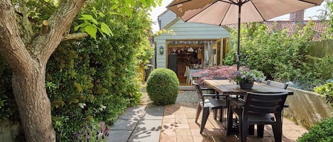 تناول الطعام بالخارج