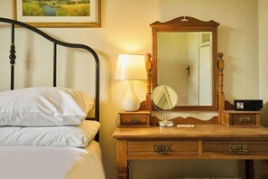 2 dormitorios, escritorio, tabla de planchar con plancha y wifi