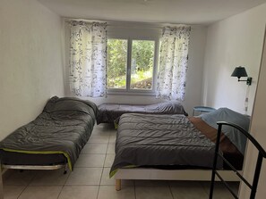 1 habitación, wifi y ropa de cama