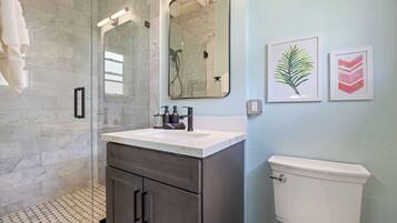 Shower, hair dryer, towels, shampoo