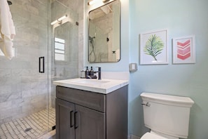 Shower, hair dryer, towels, shampoo