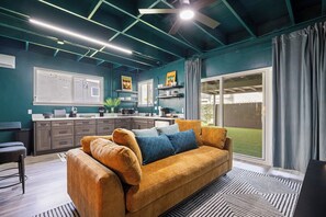 TV - Cass-ita Studio by the Beach (San Diego)