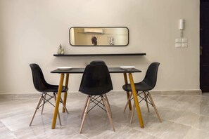 Basic Apartment | Dining