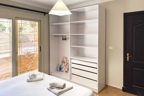 Basic Apartment | 1 bedroom, iron/ironing board, bed sheets