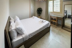 Basic Apartment | 3 bedrooms, laptop workspace, iron/ironing board, bed sheets