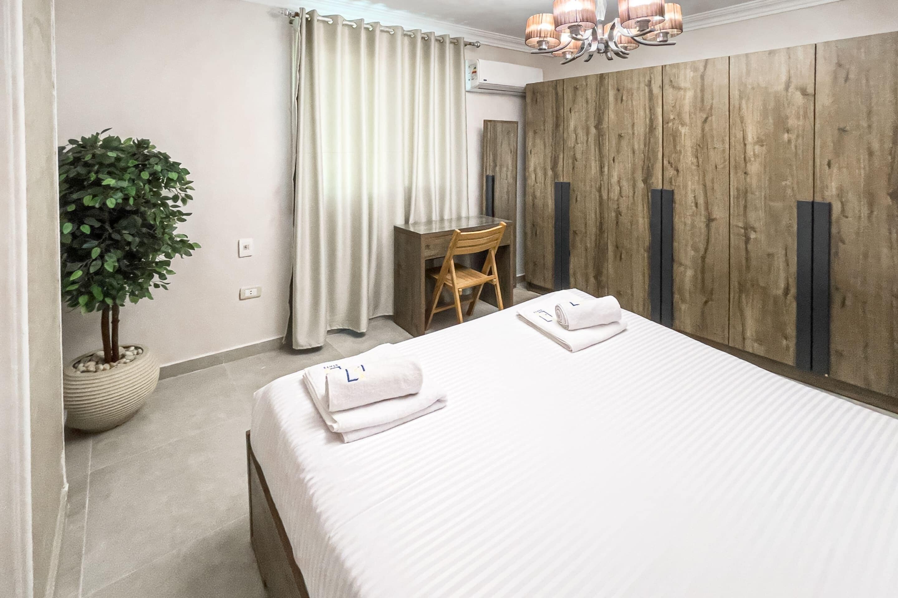 베이직 아파트 | 3 개의 침실, 노트북 작업 공간, 다리미/다리미판, 침대 시트