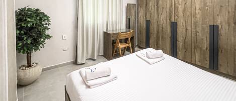 베이직 아파트 | 3 개의 침실, 노트북 작업 공간, 다리미/다리미판, 침대 시트