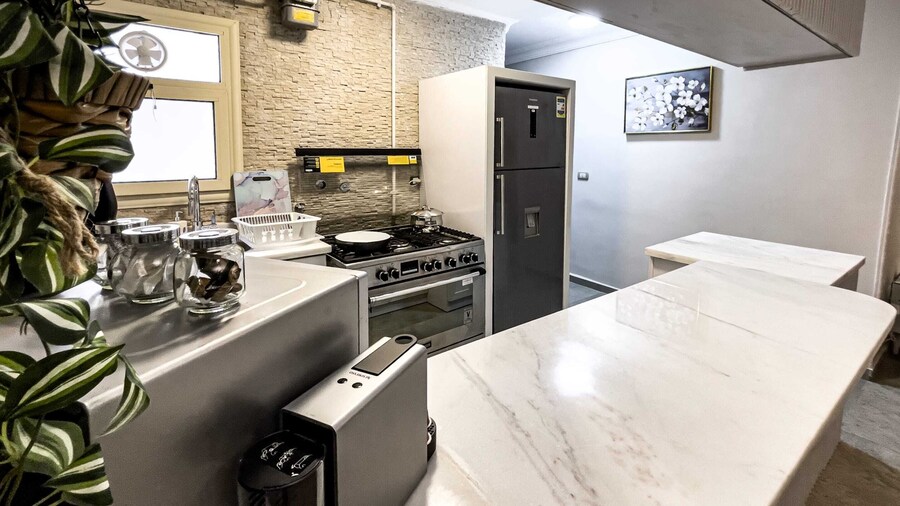 Xuru Stays I Elegant & Modern 3 BDR Apt. @ Heliopolis