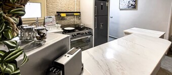 Xuru Stays I Elegant & Modern 3 BDR Apt. @ Heliopolis